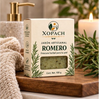 Jabón artesanal de romero XOPACH de 100 g en ambiente de baño con romero